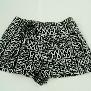 Black & White Short